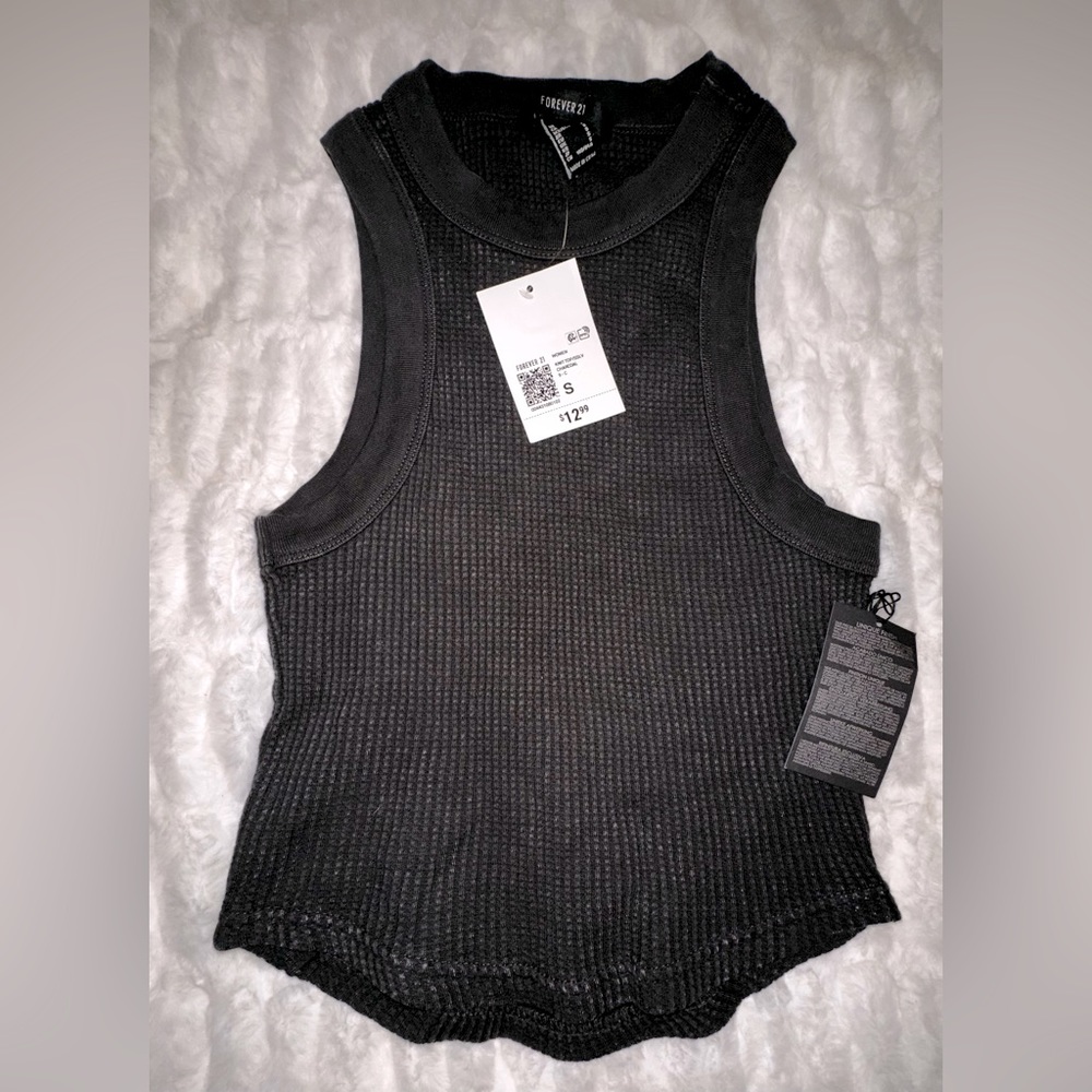 🔥BRAND NEW!! W/TAGS🔥 FOREVER 21- Waffle style/high neck tank top, crop top